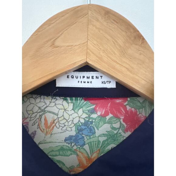 Equipment Femme Floral Silk Button-Up Blouse - Multicolor XS - Picture 2 of 7